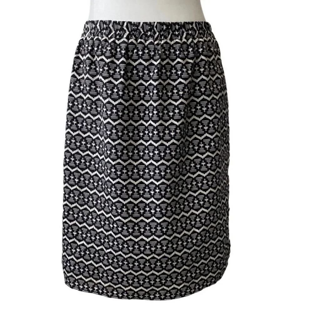 LOFT Black White Aztec Skirt Elastic Waistband SZ S NWOT